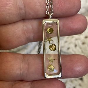NWT. Seashells and starfish necklace
